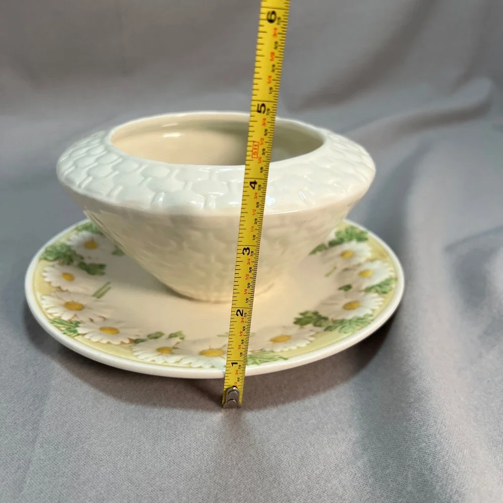 Metlox PoppyTrail Sculptured Daisy Gravy Boat 70s Made in California Flower Frog